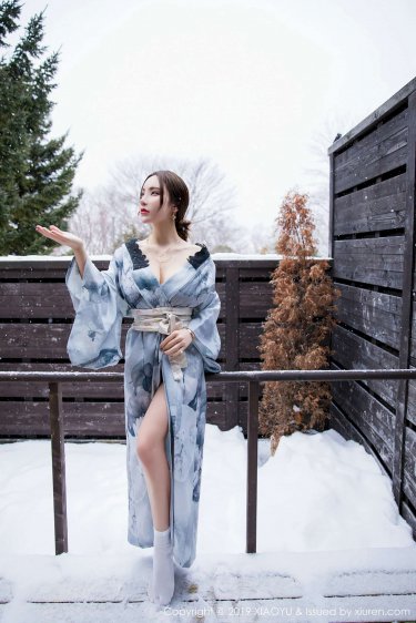 美女露100%胸无遮挡图片